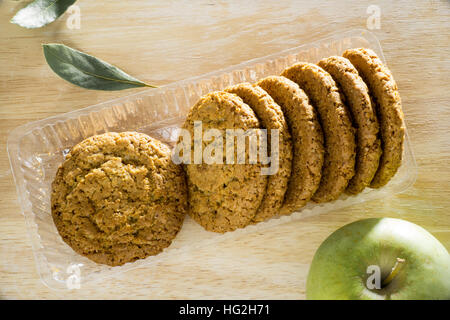 Biscotti di farina di avena con Apple e la foglia di alloro vista superiore Foto Stock