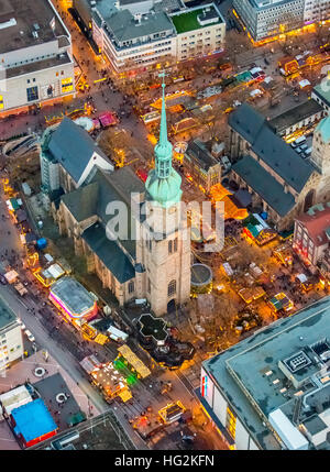 Foto aerea, mercato di Natale presso la chiesa Reinoldi, Ev. Parrocchia Santa Maria, Dortmund, Ruhr aeria, Renania settentrionale-Vestfalia Foto Stock