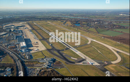 Vista aerea, EDDL Dusseldorf Airport, pista 23R e 23L, Dusseldorf, Renania, Ruhr aeria, RENANIA DEL NORD-VESTFALIA, Germania, Foto Stock