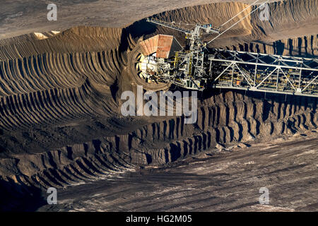 Vista aerea, carbone fossile bruno escavatore di lignite a cielo aperto Garzweiler, benne di scavatore, Erkelenz, Dormagen, Renania, Foto Stock