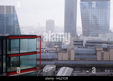 Vista del neo Bankside sviluppo fro la Tate Modern di Londra Foto Stock