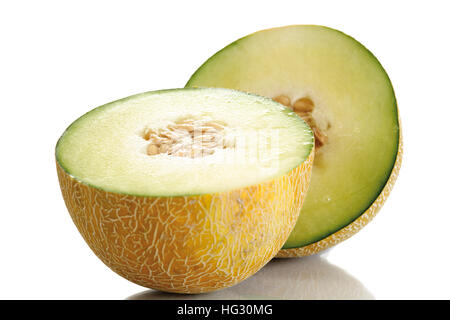 Melone Galia (Cucumis melo var. reticulatus), tagliati a metà Foto Stock