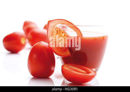 I pomodorini, antiche varietà di pomodoro (Lycopersicon esculentum) e di succo di pomodoro Foto Stock