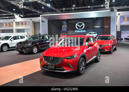 NONTHABURI - novembre 30: Mazda CX-3 auto sul display in Thailandia International Motor Expo 2016 il 30 novembre 2016 a Nonthaburi, Tailandia. Foto Stock