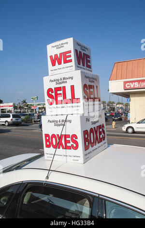 Scatole, per, vendita, pubblicizzati, da tetto di auto in Los Angeles, California, Stati Uniti d'America,U.S.A.,Stati Uniti d'America. Foto Stock
