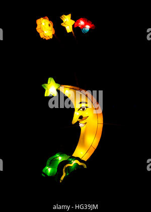 A Beekse Bergen, Paesi Bassi - 29 dicembre 2016:luce africana festival con Crescent Half moon riempito con luci in Beekse Bergen su dicembre 29, questo f Foto Stock