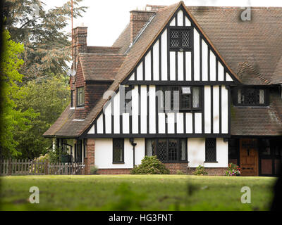 In stile Tudor House esterno Foto Stock