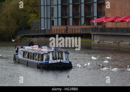 Imbarcazioni da diporto sul fiume Avon a Stratford Foto Stock