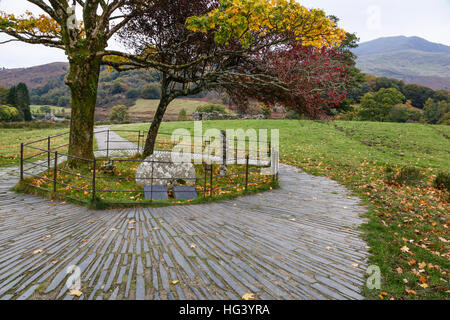 Gelert la sua tomba, Beddgelert, Parco Nazionale di Snowdonia, Gwynedd, Galles Foto Stock