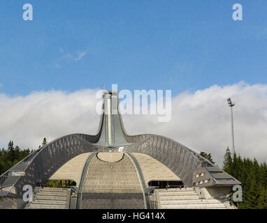 Il Trampolino da Sci di Holmenkollen a Oslo in Norvegia Foto Stock