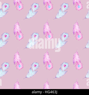 Seamless disegno ad acquerello con disegnati a mano le piume e il rosso e il blu cuore Foto Stock