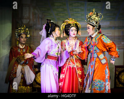 Opera Cinese le prestazioni durante la Fame Festival fantasma, Penang, Malaysia, Asia sud-orientale, Asia Foto Stock