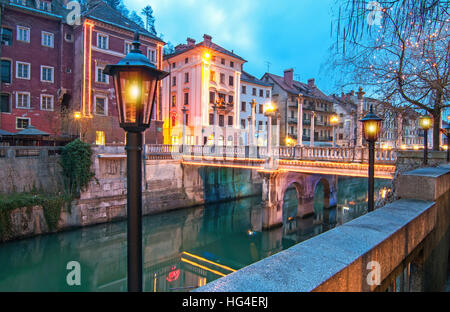 Cobblers bridge, illuminata per il Natale e il nuovo anno celebrazione Foto Stock