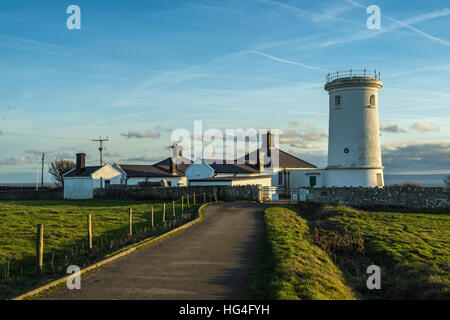 Punto di Nash vecchio faro sul Glamorgan Heritage costa una sera d'inverno, Galles del Sud Foto Stock