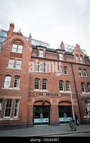 L'esterno della brigata social enterprise ristorante nella vecchia caserma dei vigili del fuoco edificio in Tooley Street London Foto Stock