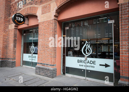 L'esterno della brigata social enterprise ristorante nella vecchia caserma dei vigili del fuoco edificio in Tooley Street London Foto Stock