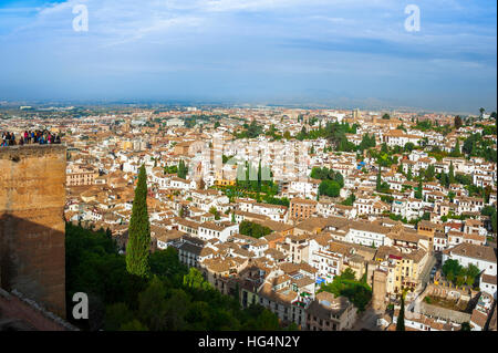 Panorama di Granada e l'Albaycin dall'Alcazaba, Alhambra di Granada, Andalusia, Spagna Foto Stock