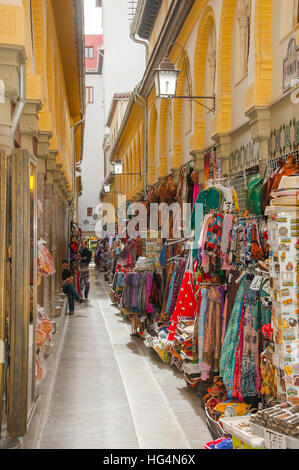 Alcaiceria bazaar, bazar e il mercato dell'arte, Granada Spagna Foto Stock