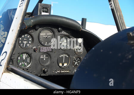 Il cockpit di un DHC 1 Scoiattolo striado basic trainer gli aeromobili costruiti negli anni cinquanta ed utilizzato dalla RAF fino agli anni ottanta Foto Stock