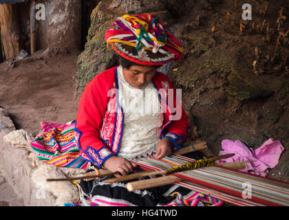 Artigianato a Awana Kancha Pisac, Perù Foto Stock