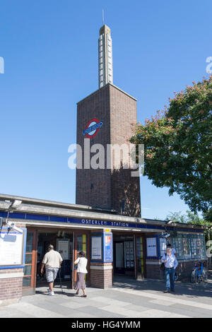 Ingresso alla Stazione della Metropolitana di Osterley, Osterley, London Borough di Hounslow, Greater London, England, Regno Unito Foto Stock