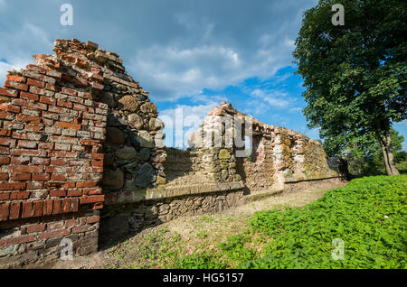 Rovine del vecchio magazzino in Lituania vilage Foto Stock