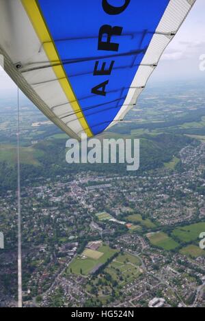 Parapendio al di sopra di Malvern WORCESTERSHIRE REGNO UNITO Foto Stock