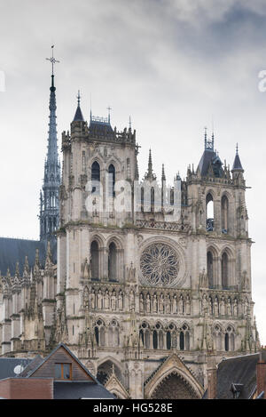 Facciata della cattedrale di Amiens in Francia Foto Stock