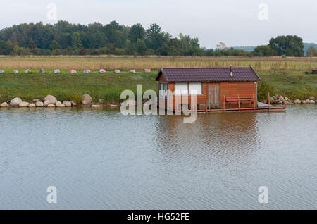 La vista del vecchio capanno di legno. Foto Stock