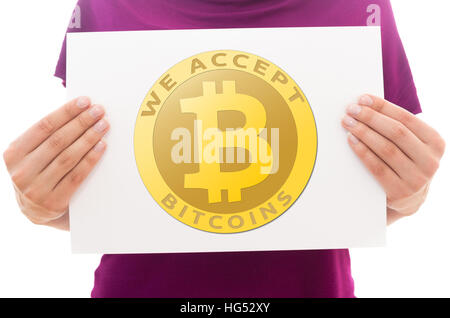 Ragazza con foglio di carta bianco con logo Bitcoin Foto Stock