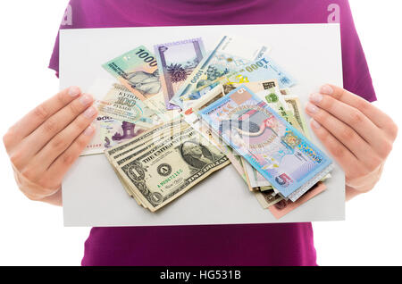 Ragazza con foglio di carta bianco con foto di denaro Foto Stock