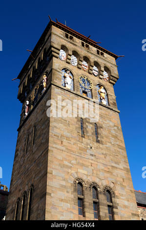 Close up di Clock Tower, Castello di Cardiff, Cardiff, Galles del Sud. Foto Stock