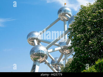 Bruxelles, Belgio - 13 Maggio 2016: Atomium, l'edificio di Bruxelles originariamente costruito per Expo 58, 1958 Bruxelles Fiera Mondiale Foto Stock