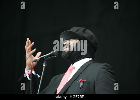 Gregory Porter eseguendo sulla fase della piramide durante il festival di Glastonbury, azienda agricola degna.UK Foto Stock