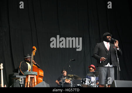 Gregory Porter eseguendo sulla fase della piramide durante il festival di Glastonbury, azienda agricola degna.UK Foto Stock