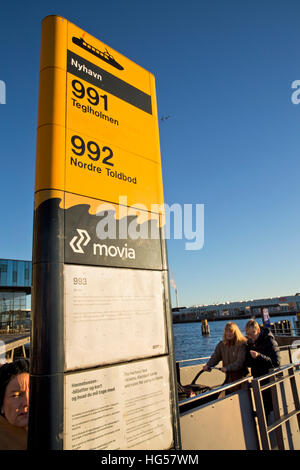 Danimarca Copenhagen Nyhavn, Trasporti pubblici, porto autobus 991 e 992 stop Foto Stock