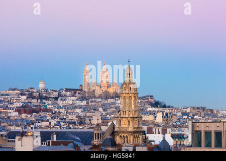 Basilica del Sacro Cuore al tramonto a Parigi, Fraance Foto Stock