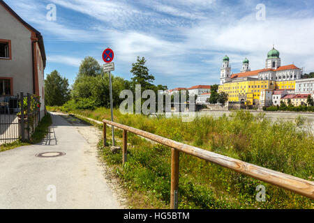 Passau vista sul fiume Inn, la cattedrale di Santo Stefano, Passau, Bassa Baviera, Germania, Europa Foto Stock