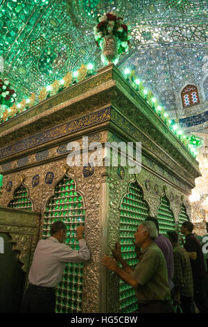 Uno dei la più santa sciita, siti Aramgah-e Shah-e Cheragh (mausoleo del re di luce), Shiraz, Iran, Medio Oriente Foto Stock