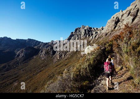 Gli escursionisti a piedi Pic Boby, Andringitra Parco Nazionale, Ambalavao, zona centrale Foto Stock