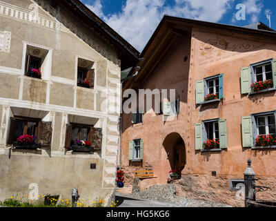 Villaggio Tradizionale Guarda, la valle del fiume Inn, Engadina, Svizzera Foto Stock