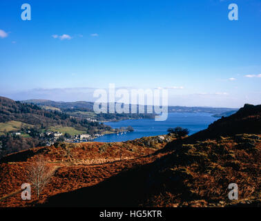 La testa di Windermere a Waterhead e Ambleside Roman Fort a campi Borrans Ambleside Lake District Cumbria Inghilterra England Foto Stock