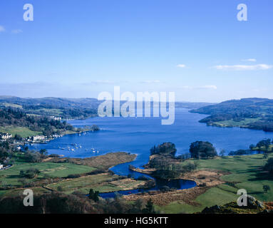 La testa di Windermere a Waterhead e Ambleside Roman Fort a campi Borrans Ambleside Lake District Cumbria Inghilterra England Foto Stock