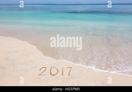 Felice Anno Nuovo 2017 creative sulla spiaggia Foto Stock