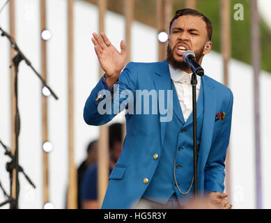 Jidenna effettuando al 2016 MTV Woodie awards al SXSW il 16 marzo 2016 ad Austin, Texas. Foto Stock