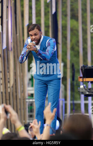 Jidenna effettuando al 2016 MTV Woodie awards al SXSW il 16 marzo 2016 ad Austin, Texas. Foto Stock