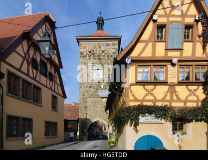 Rothenburg ob der Tauber: vicolo Spitalgasse, torre Siebersturm, Mittelfranken, Media Franconia, Baviera, Baviera, Germania Foto Stock