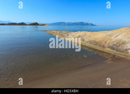 Spiaggia di sabbia mattina del paesaggio (Narta Laguna, Valona Albania). Foto Stock