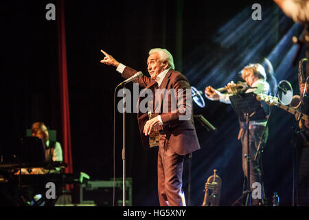 Killarney,l'Irlanda,18 Novembre 2016,Tony Christie esegue presso l'INEC,Killarney il 18 novembre a Killarney, Irlanda Foto Stock