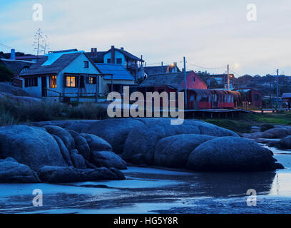 Uruguay, Dipartimento di Rocha, crepuscolo vista della Punta del Diablo. Foto Stock